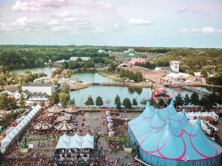 The Ultimate Tomorrowland Guide - Helene in Between