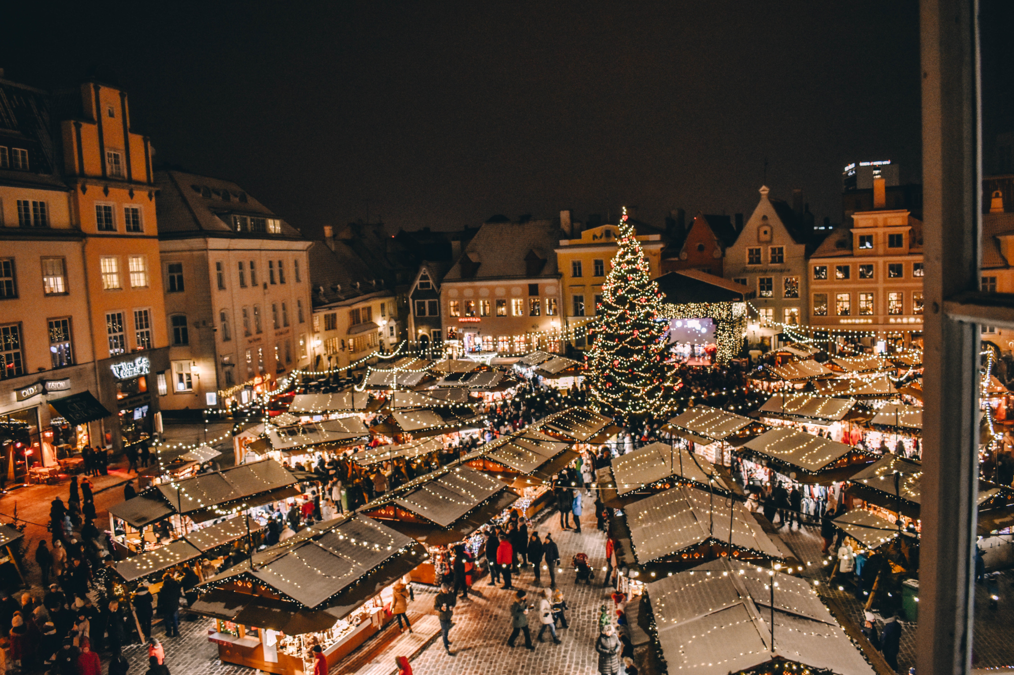 https://heleneinbetween.com/wp-content/uploads/2019/10/estonia-christmas-market-51-of-53.jpg