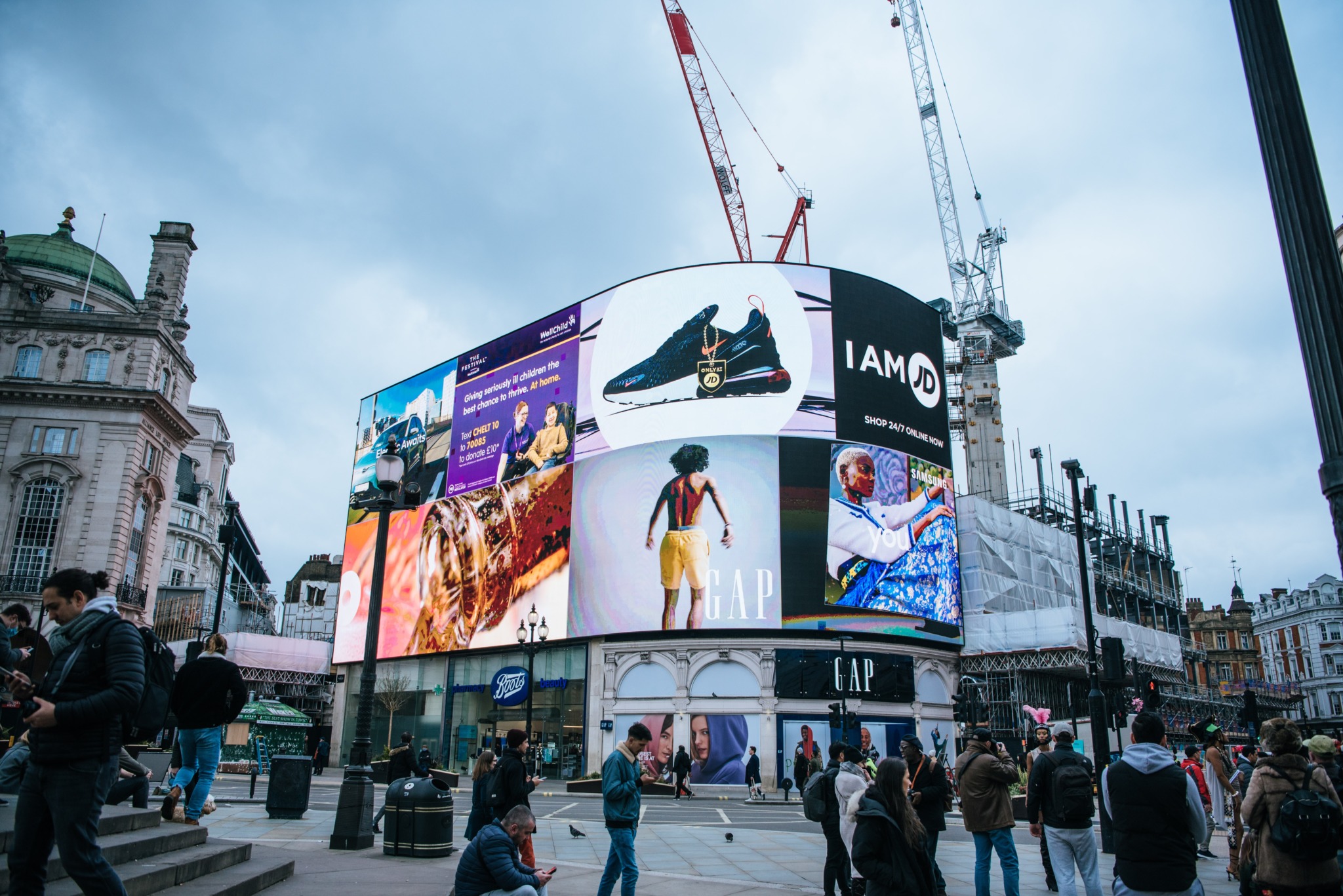 Piccadilly Circus, London , UK Harry Potter Filming Locations