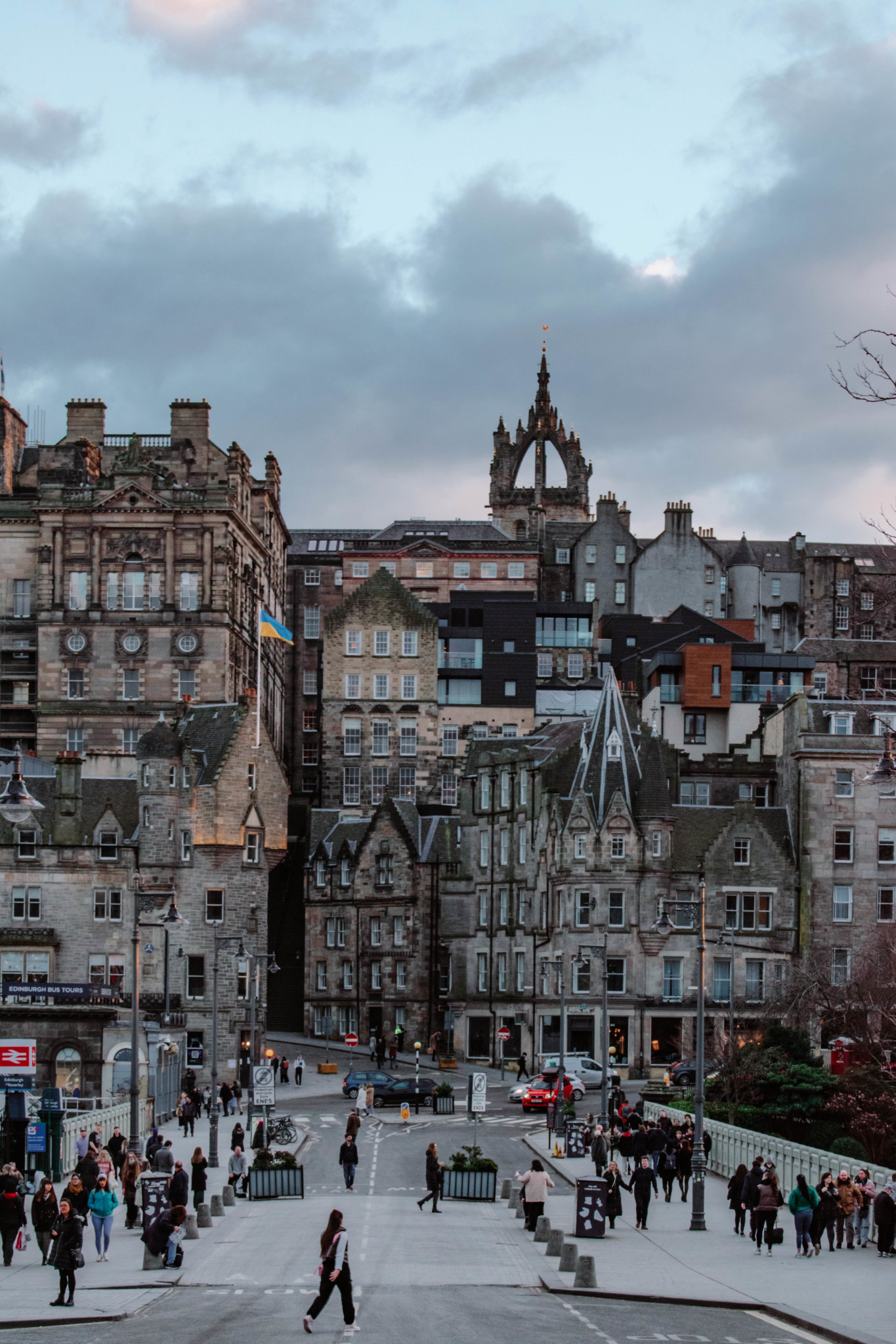 places to visit between edinburgh and glasgow