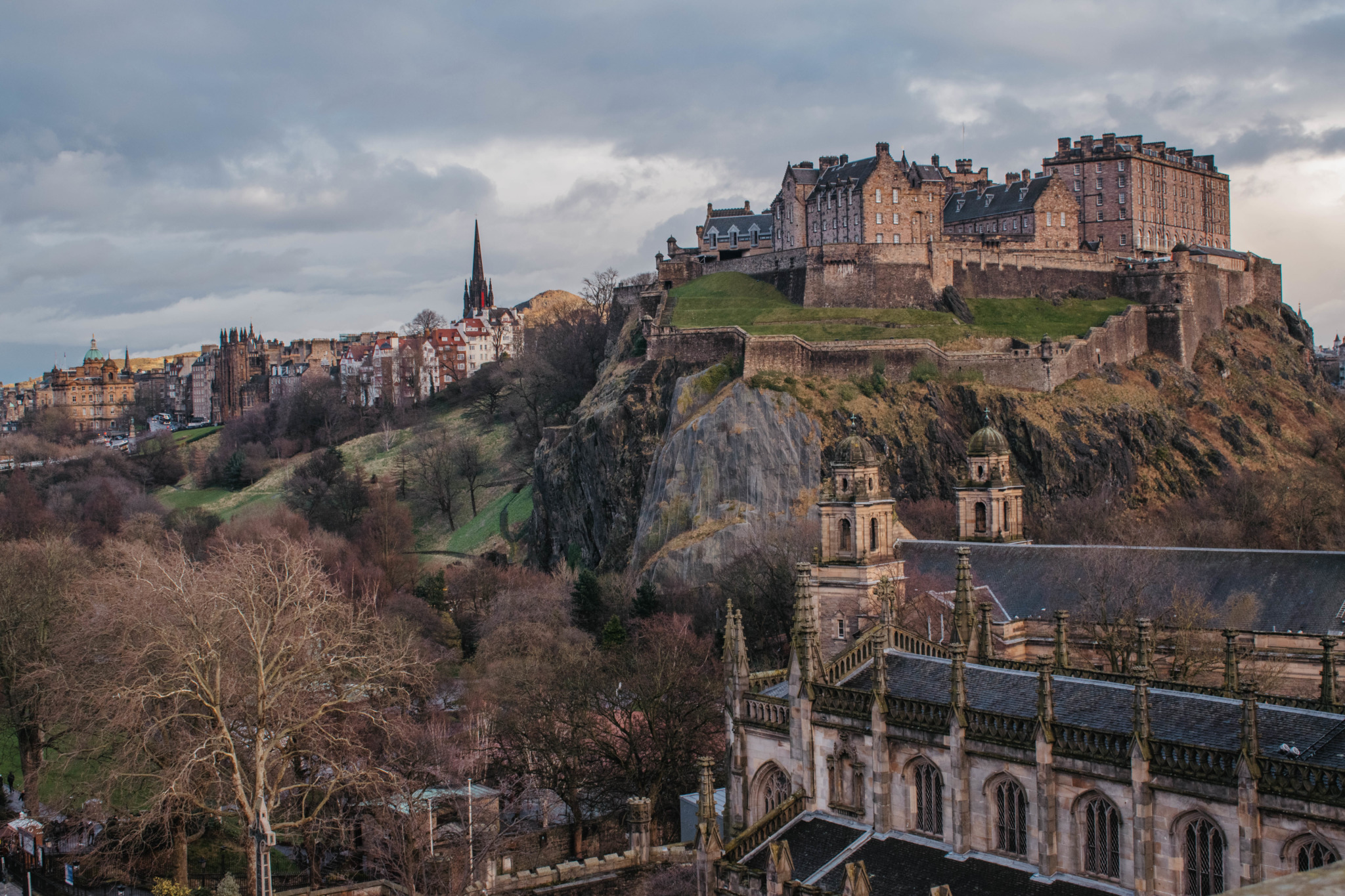 places to visit between edinburgh and glasgow