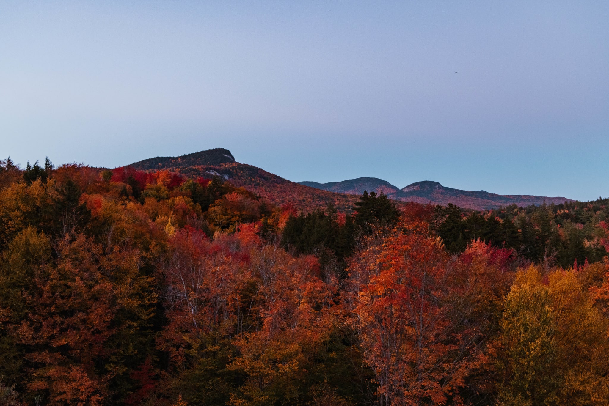 Exploring the Enchanting Colors of Maine in October